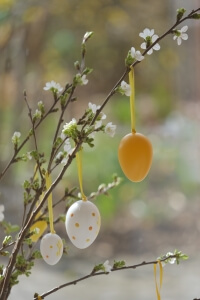 Picture of floral Easter tree with hanging egg decorations